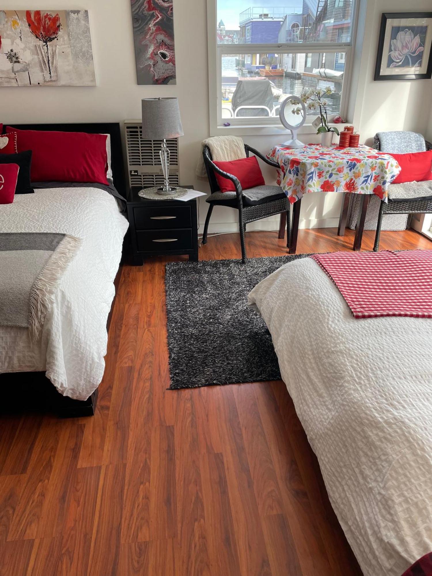A Float Home B&B In Fisherman'S Wharf Victoria Exteriör bild