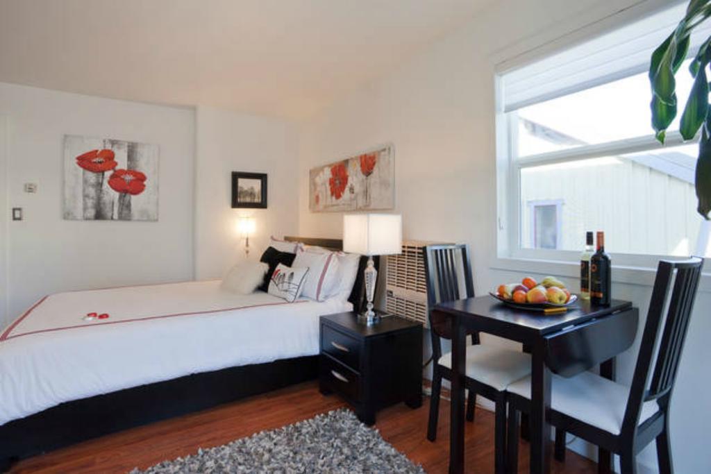 A Float Home B&B In Fisherman'S Wharf Victoria Exteriör bild