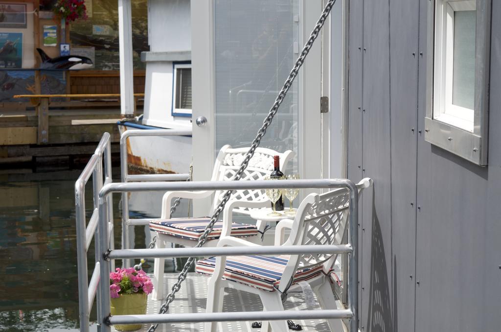 A Float Home B&B In Fisherman'S Wharf Victoria Exteriör bild