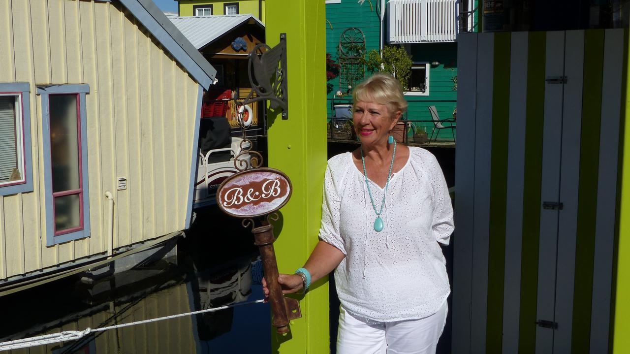 A Float Home B&B In Fisherman'S Wharf Victoria Exteriör bild