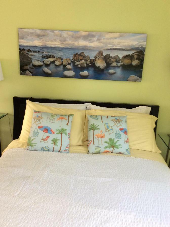 A Float Home B&B In Fisherman'S Wharf Victoria Exteriör bild