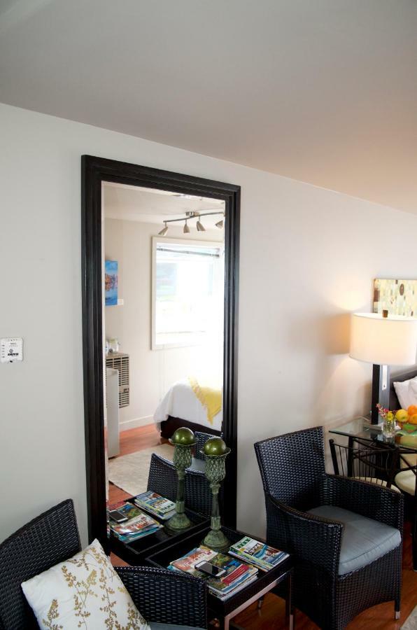 A Float Home B&B In Fisherman'S Wharf Victoria Exteriör bild