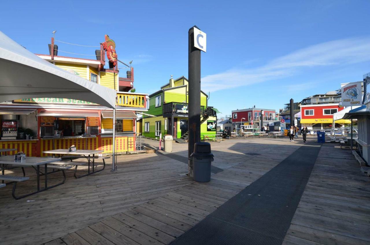 A Float Home B&B In Fisherman'S Wharf Victoria Exteriör bild