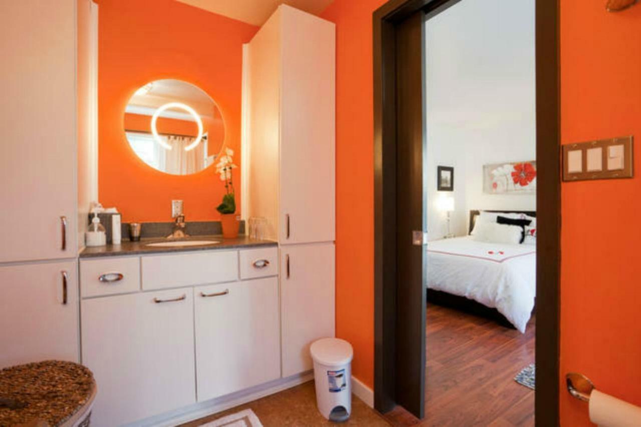 A Float Home B&B In Fisherman'S Wharf Victoria Exteriör bild