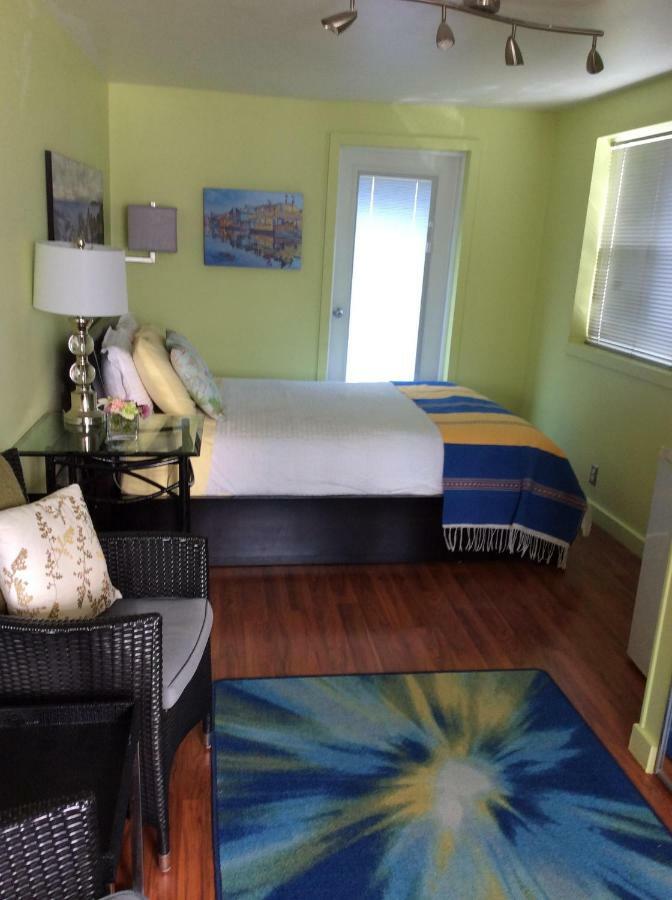 A Float Home B&B In Fisherman'S Wharf Victoria Exteriör bild