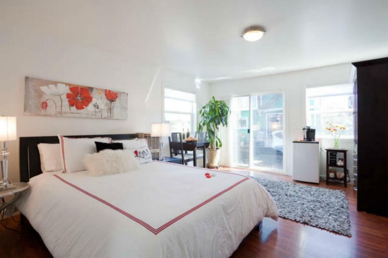 A Float Home B&B In Fisherman'S Wharf Victoria Exteriör bild