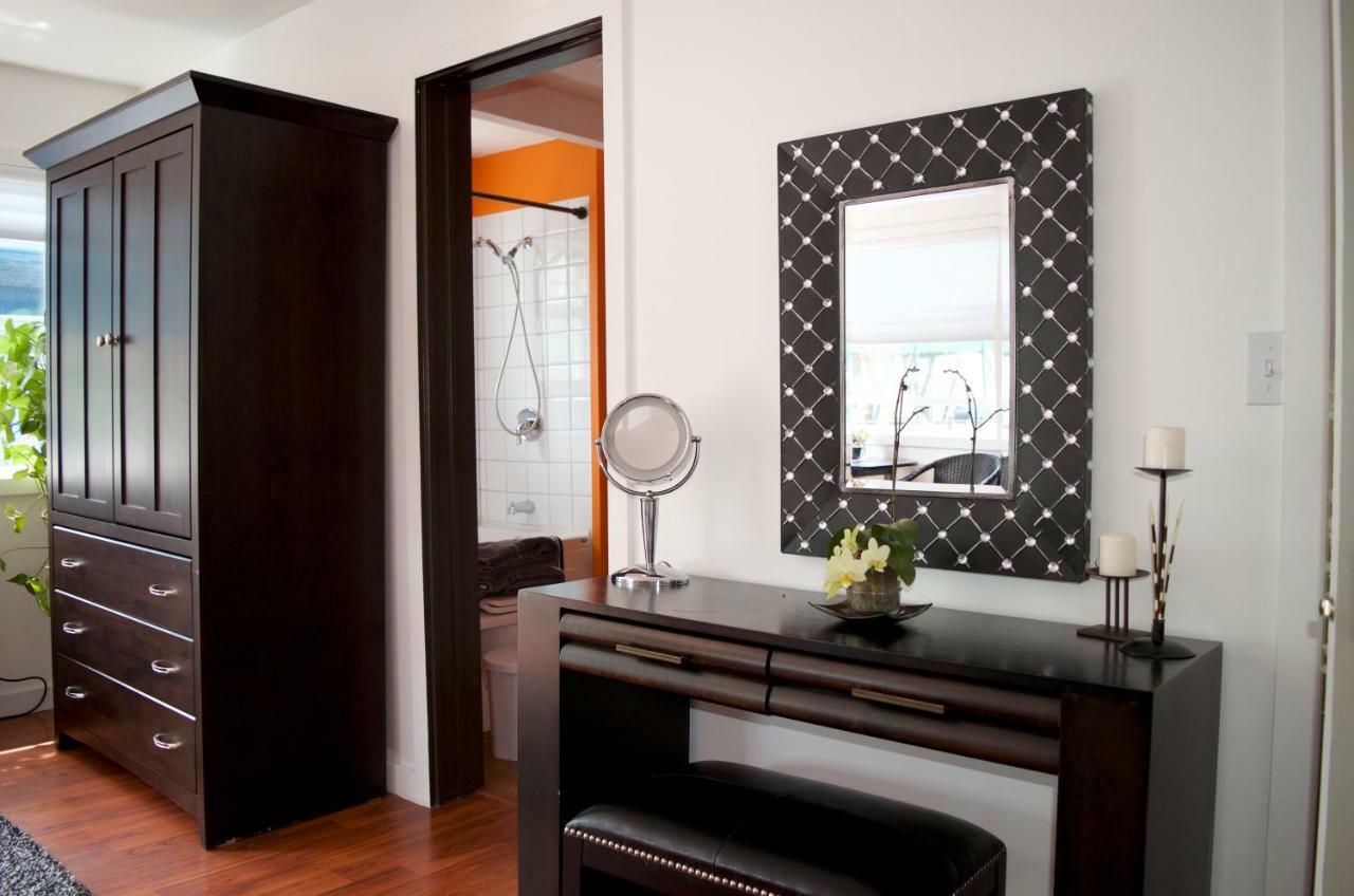 A Float Home B&B In Fisherman'S Wharf Victoria Exteriör bild